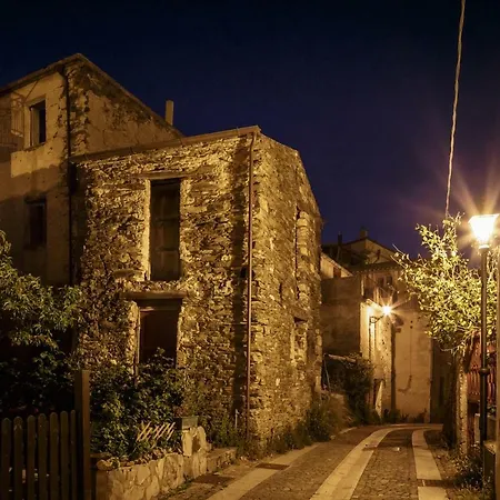 Alojamento de Acomodação e Pequeno-almoço Gennarcu Ussàssai